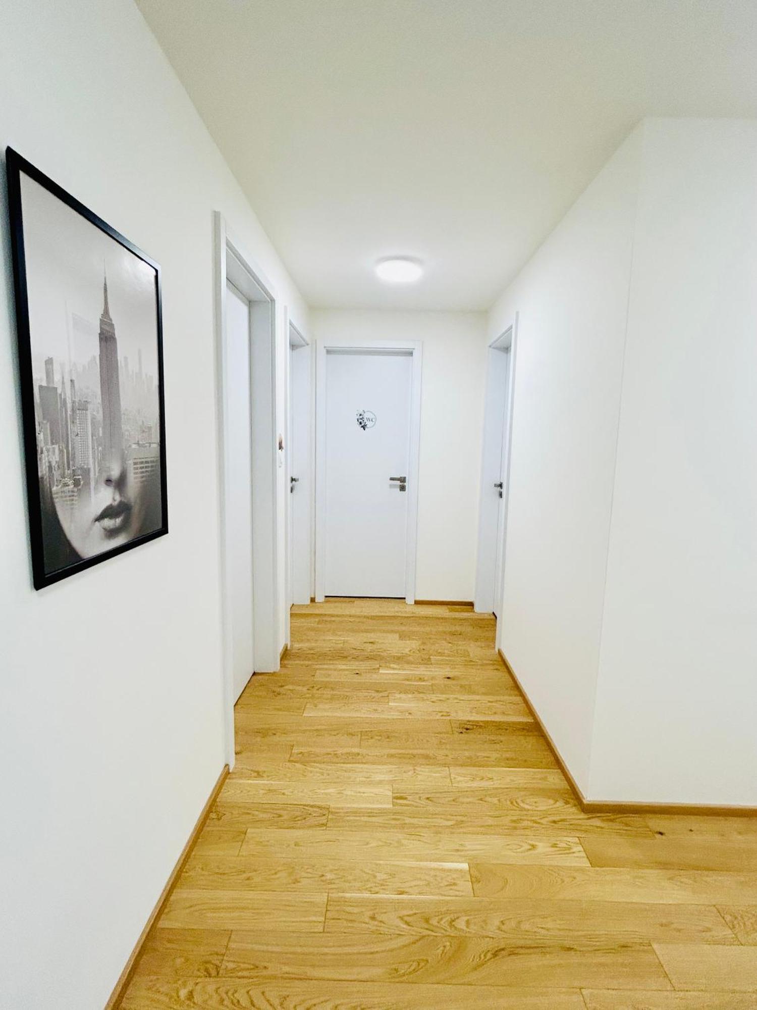 New Luxury At Andel Metro Station Apartmán