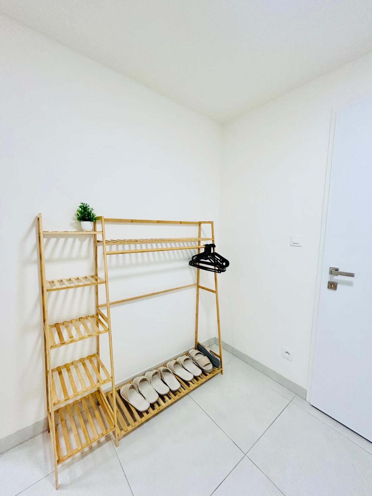 New Luxury At Andel Metro Station Apartmán
