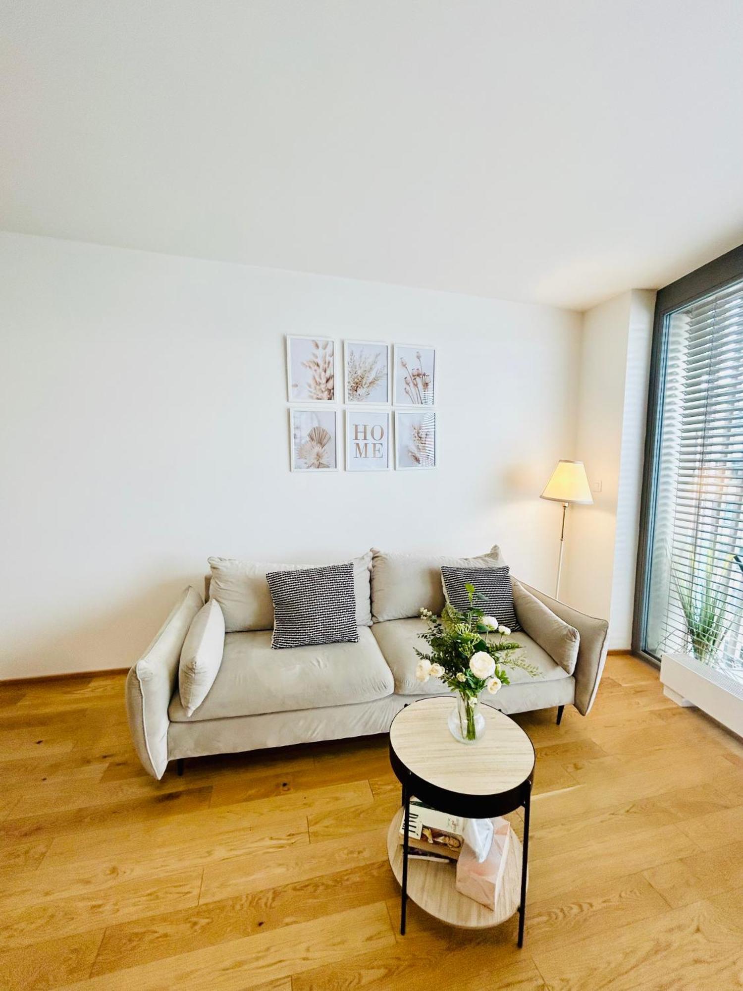 New Luxury At Andel Metro Station * Praha