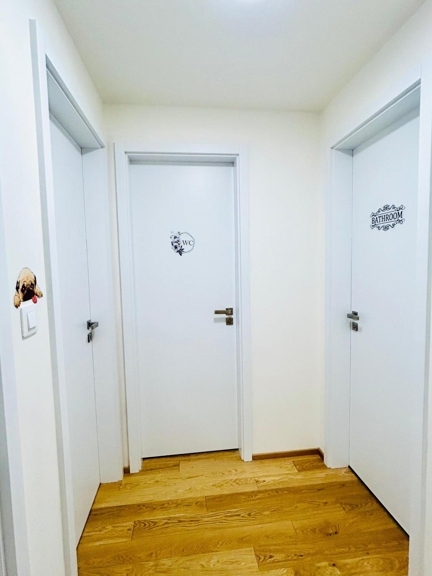 New Luxury At Andel Metro Station Apartment Prag