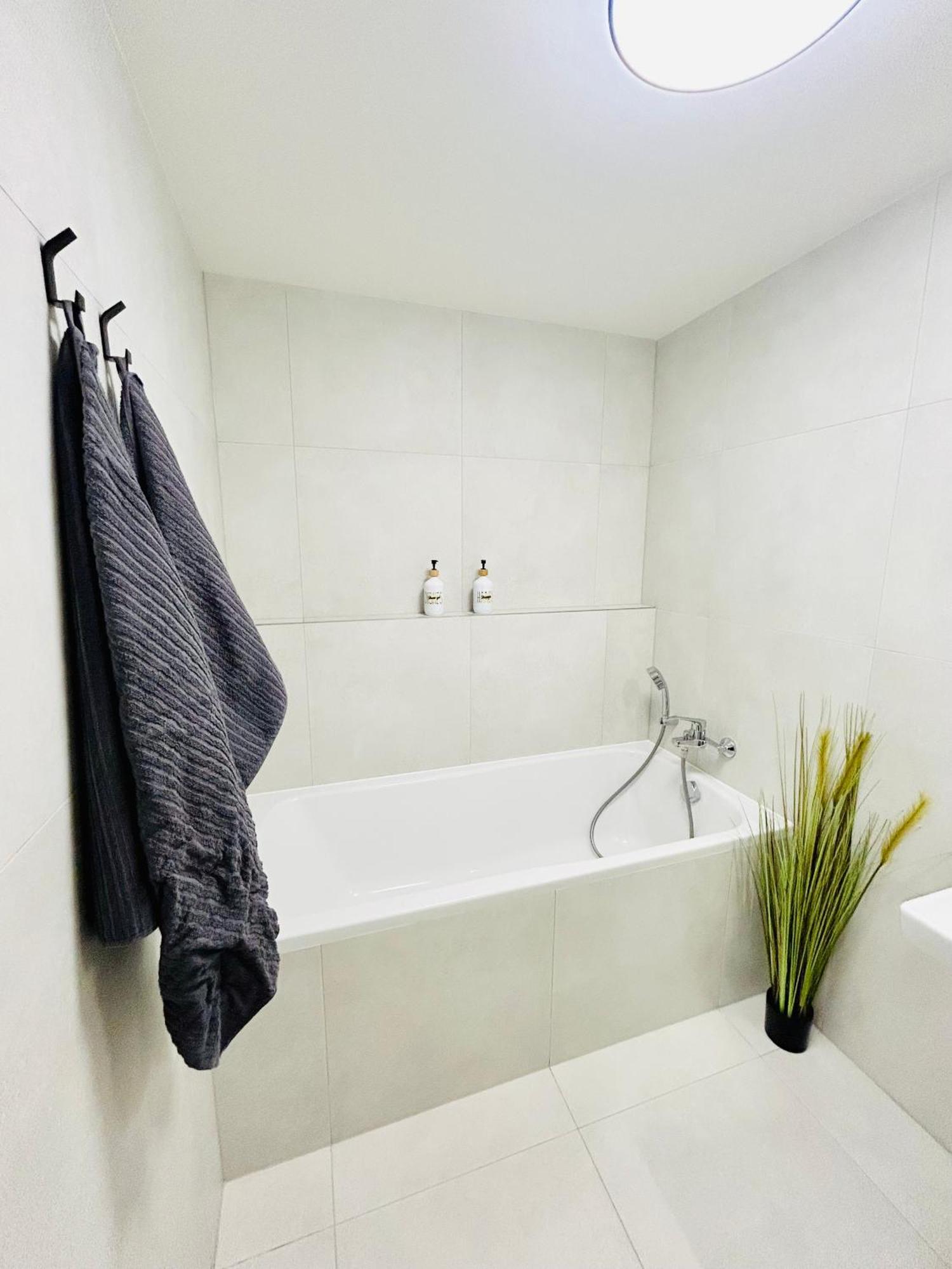 New Luxury At Andel Metro Station * Prag