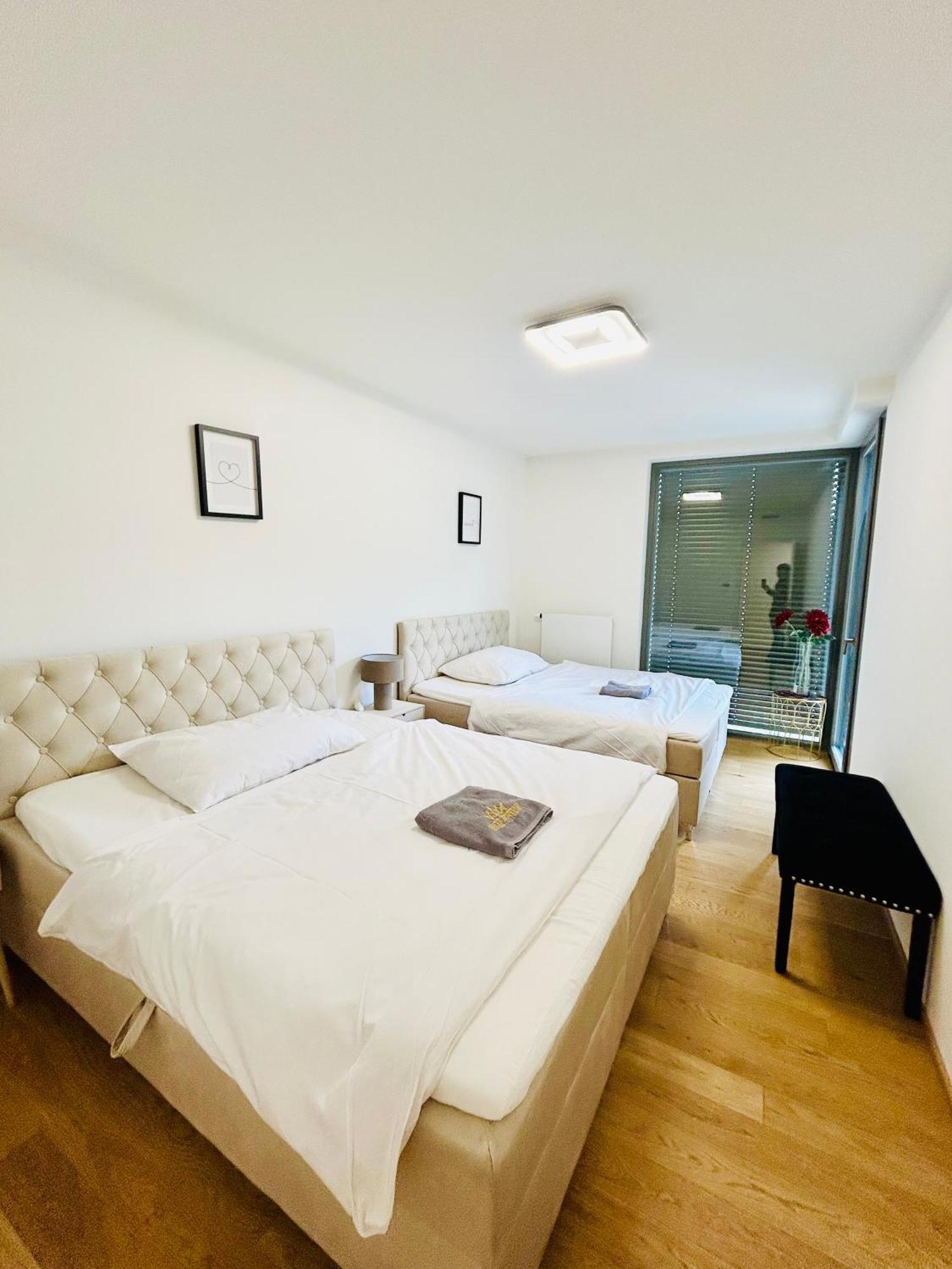New Luxury At Andel Metro Station Apartment *